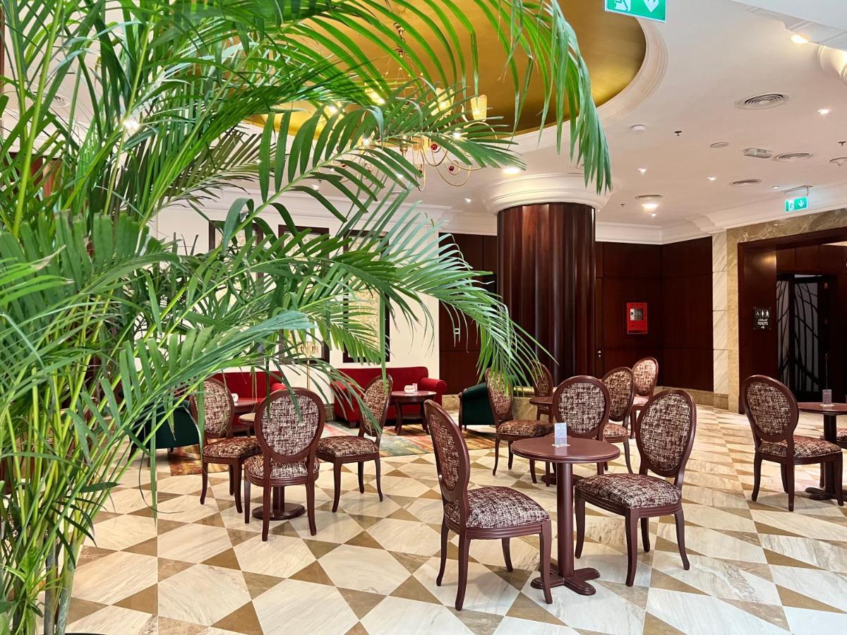 City Seasons Suites Dubai Bagian luar foto