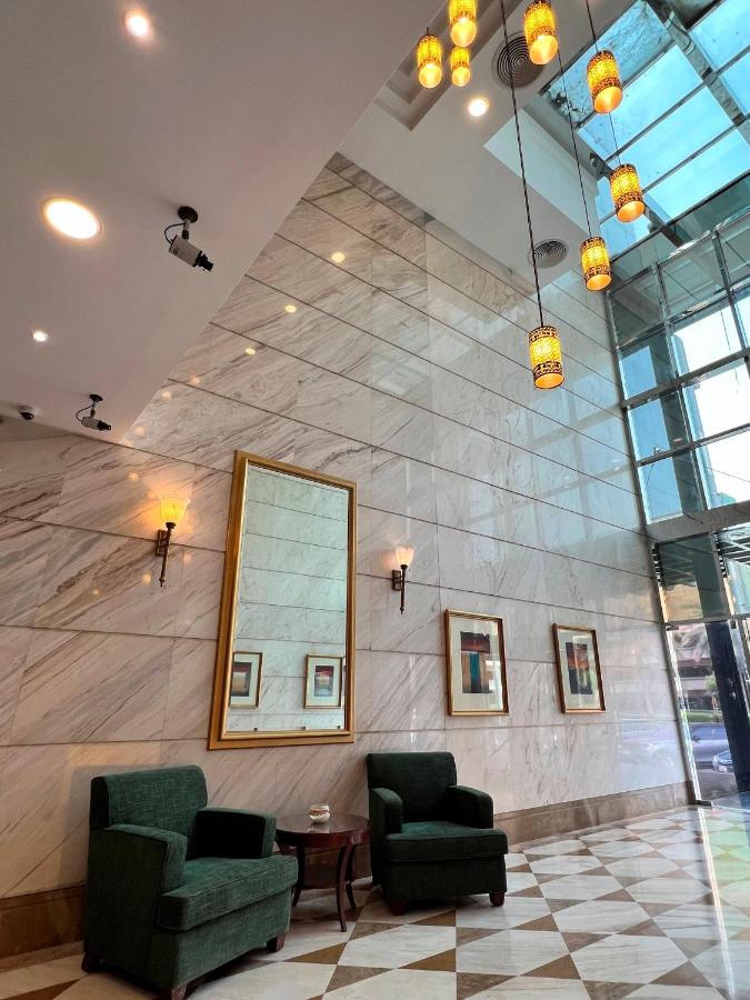 City Seasons Suites Dubai Bagian luar foto