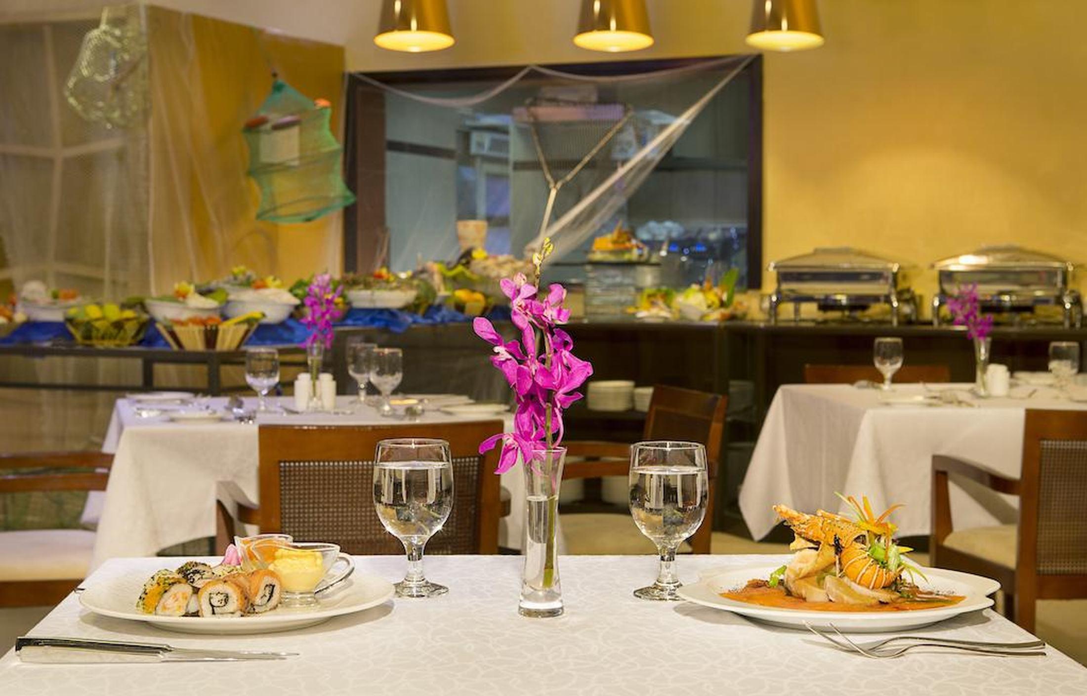 City Seasons Suites Dubai Bagian luar foto