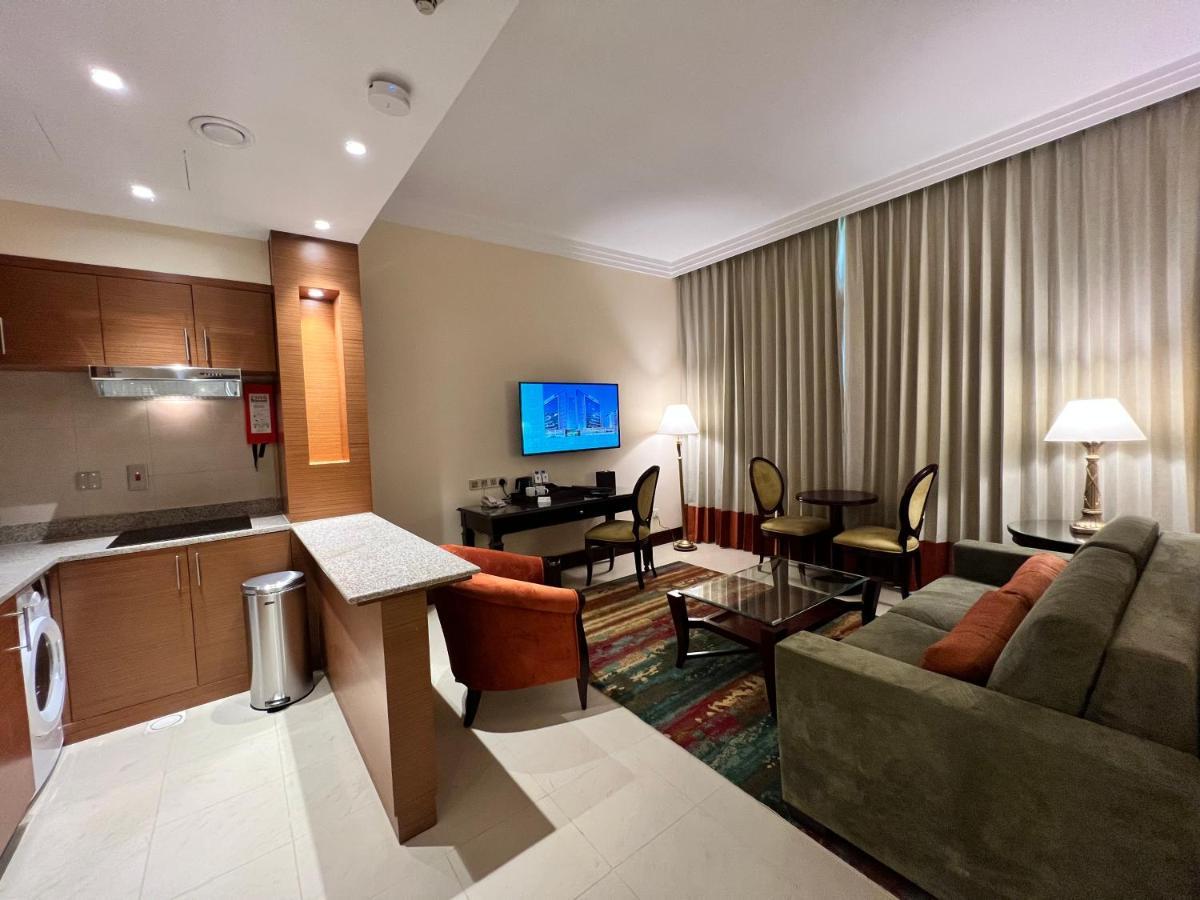 City Seasons Suites Dubai Bagian luar foto