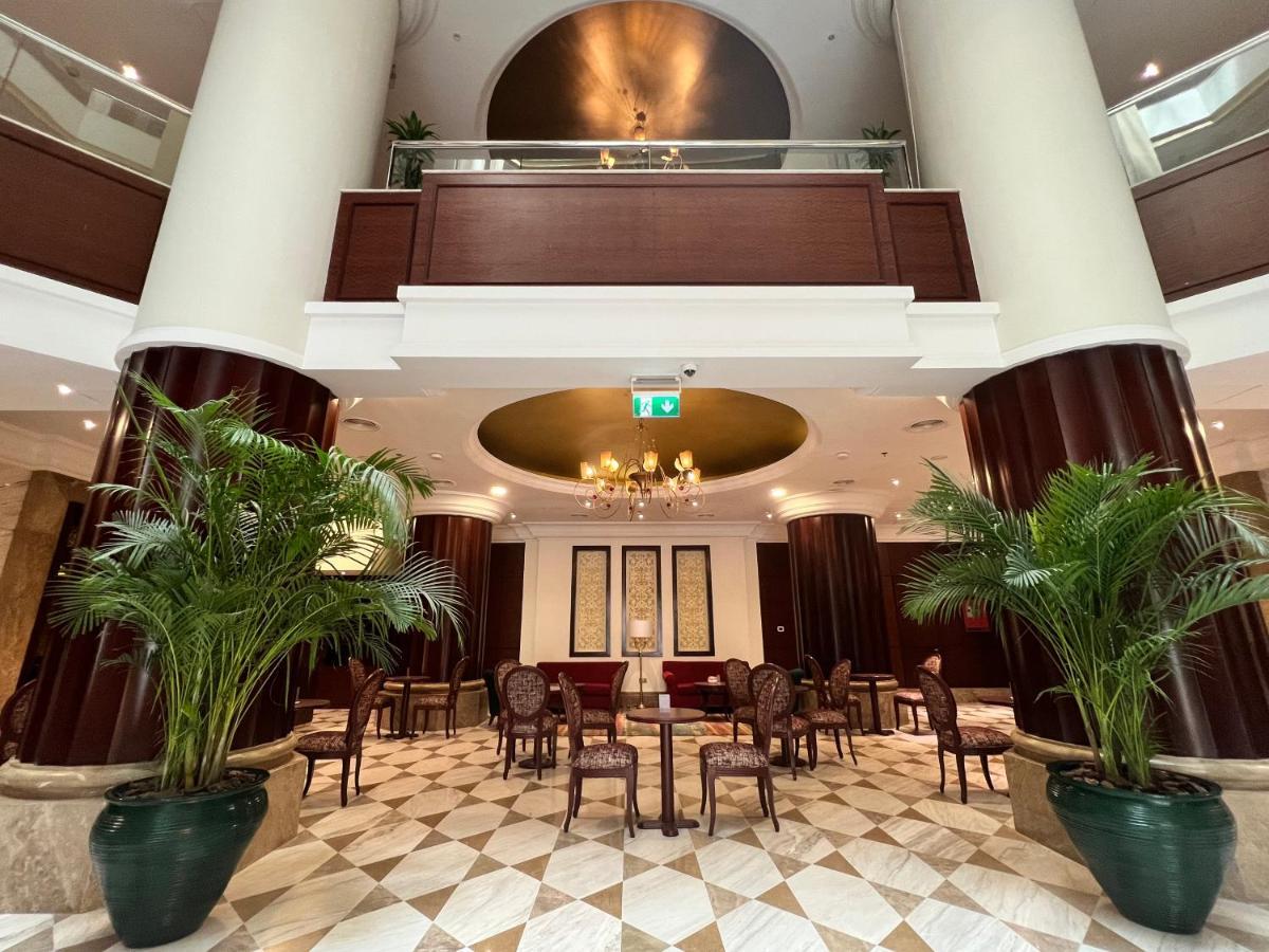 City Seasons Suites Dubai Bagian luar foto