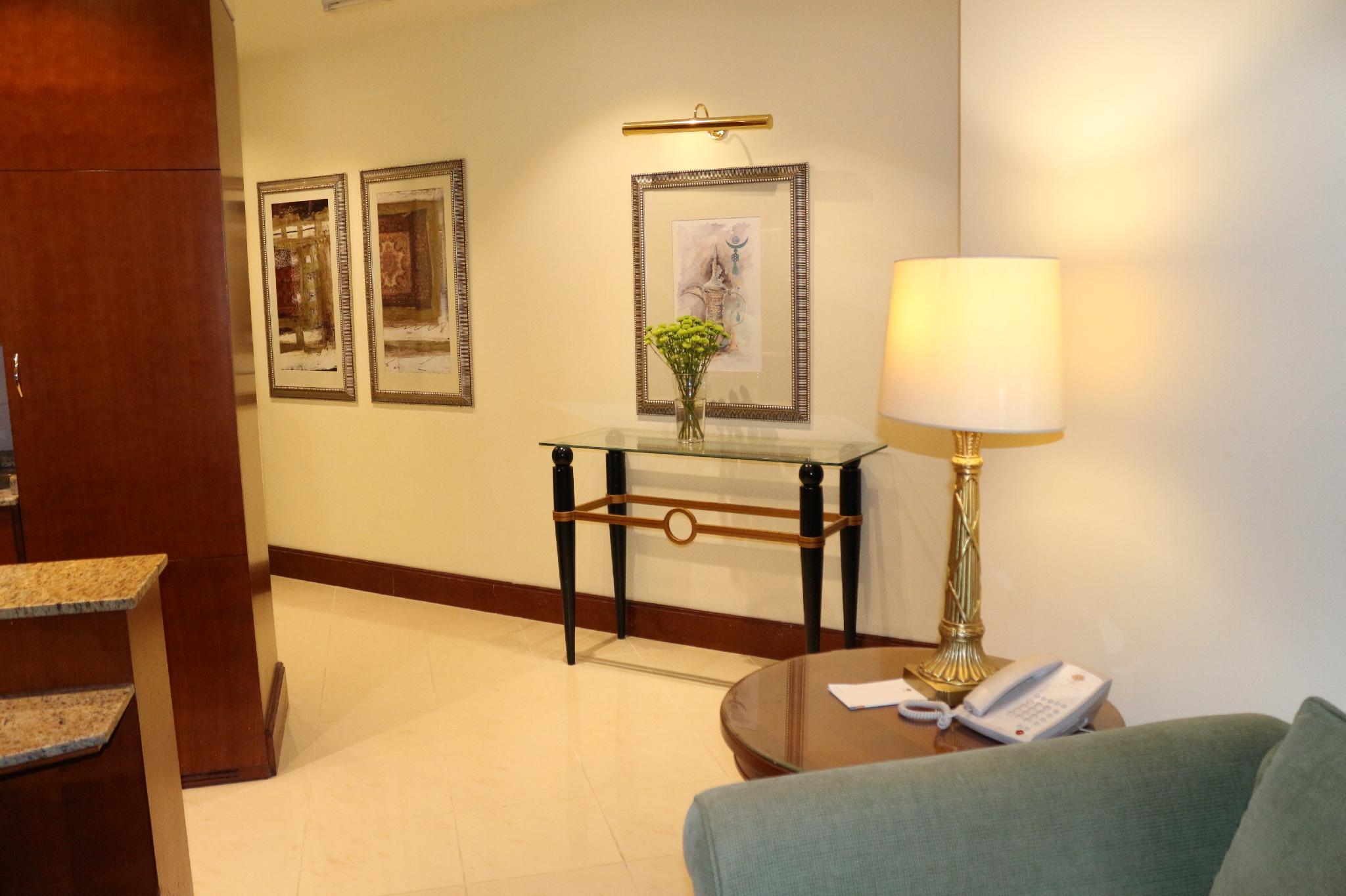 City Seasons Suites Dubai Bagian luar foto