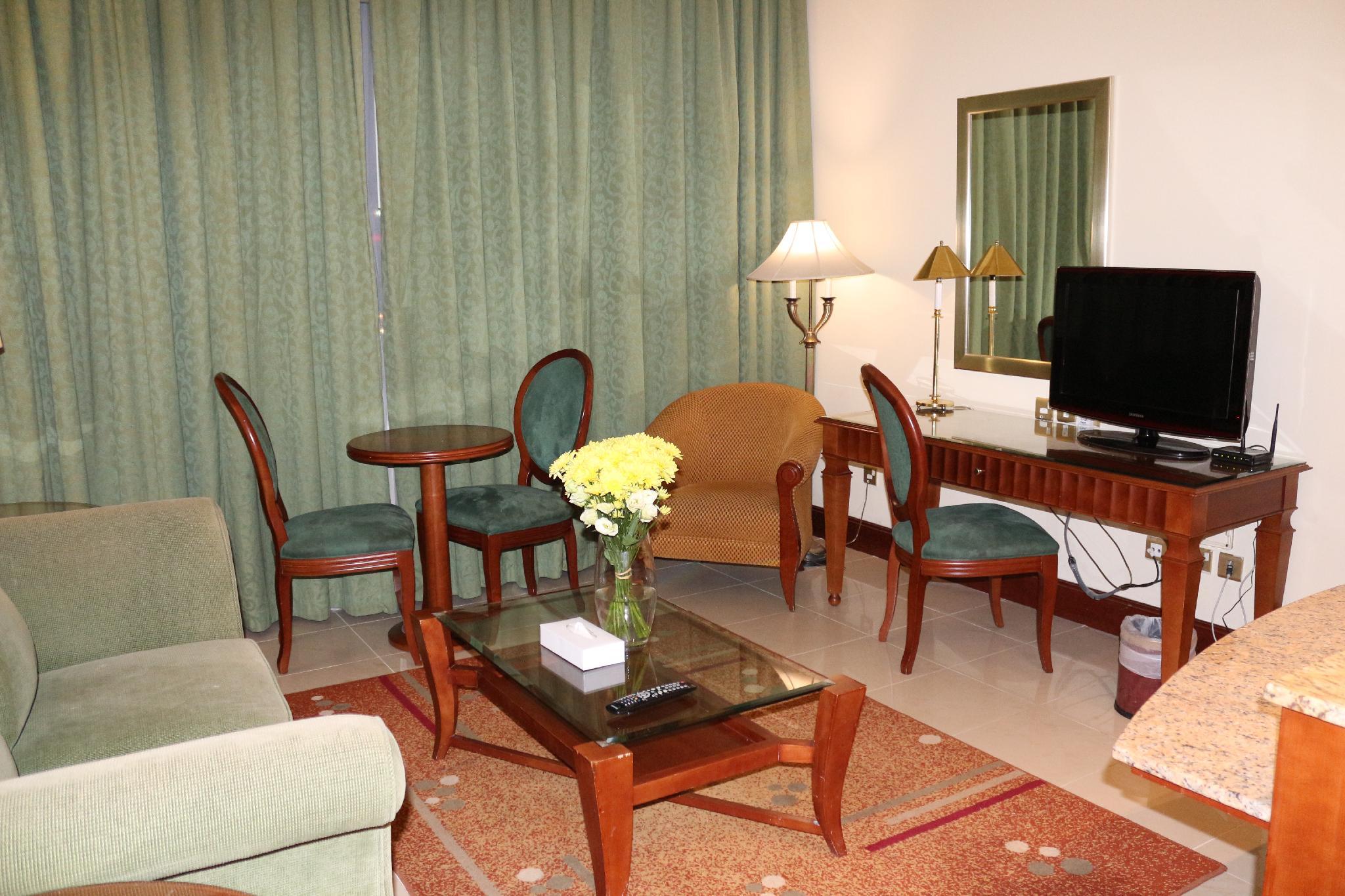 City Seasons Suites Dubai Bagian luar foto
