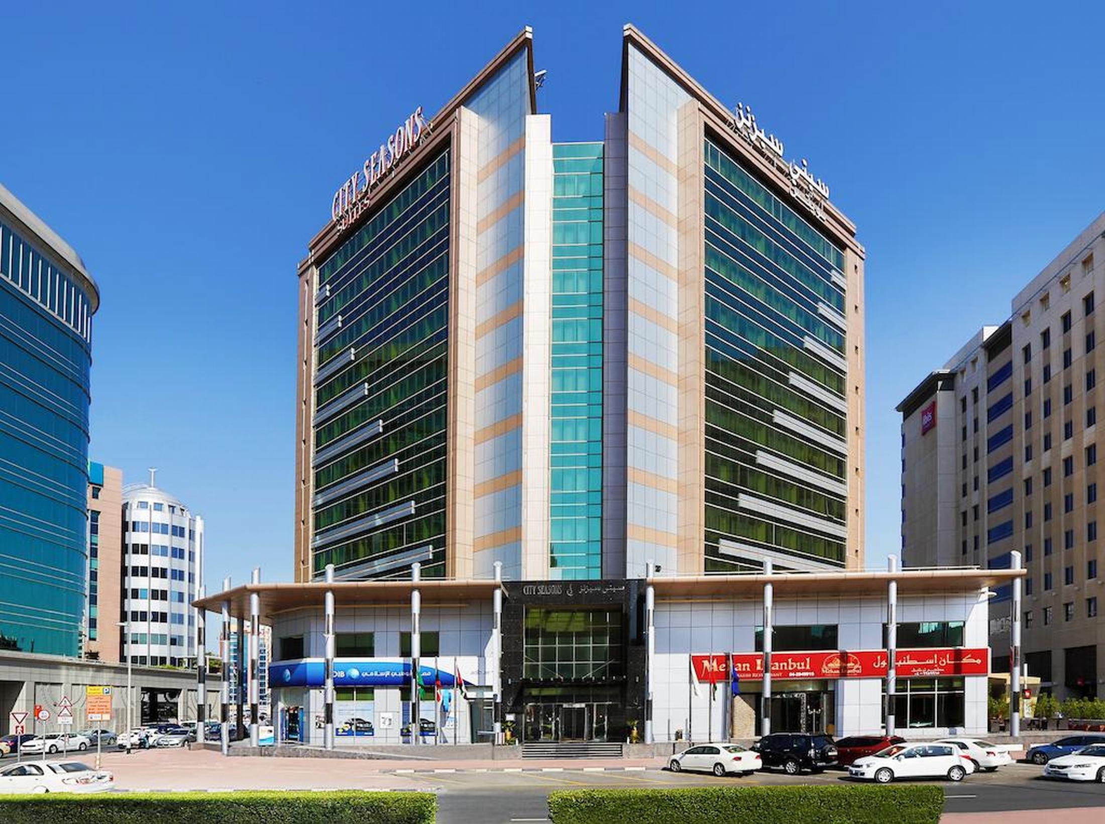 City Seasons Suites Dubai Bagian luar foto