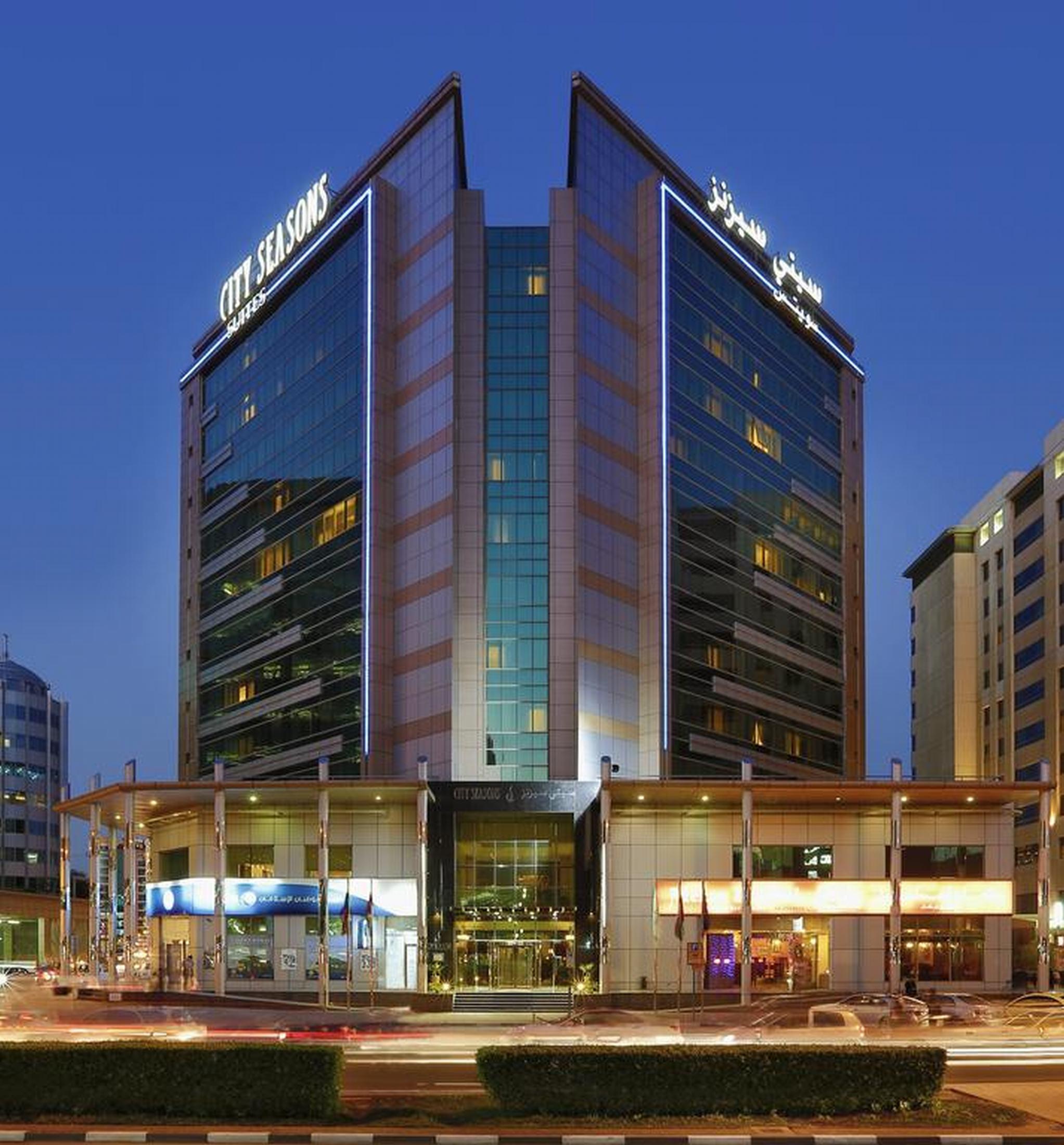 City Seasons Suites Dubai Bagian luar foto