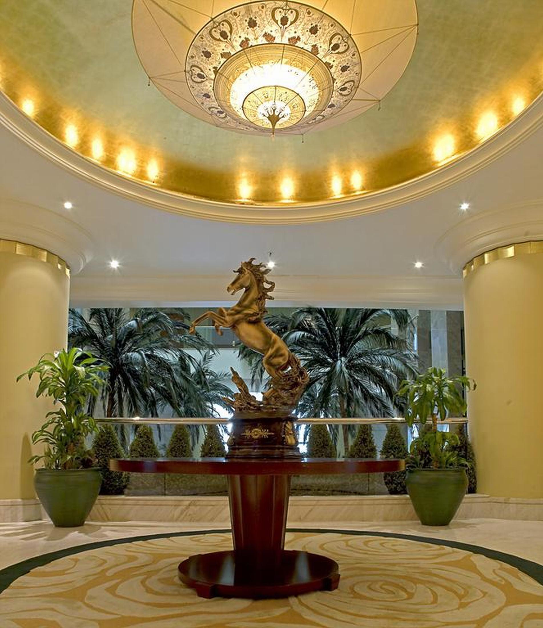 City Seasons Suites Dubai Bagian luar foto