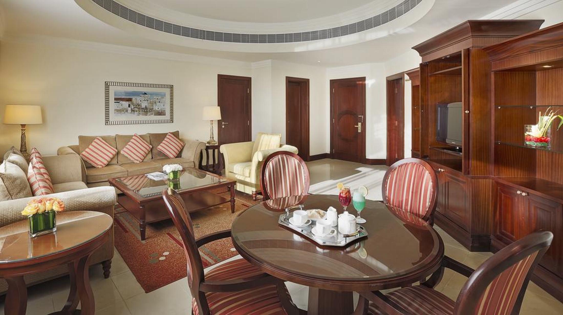 City Seasons Suites Dubai Bagian luar foto