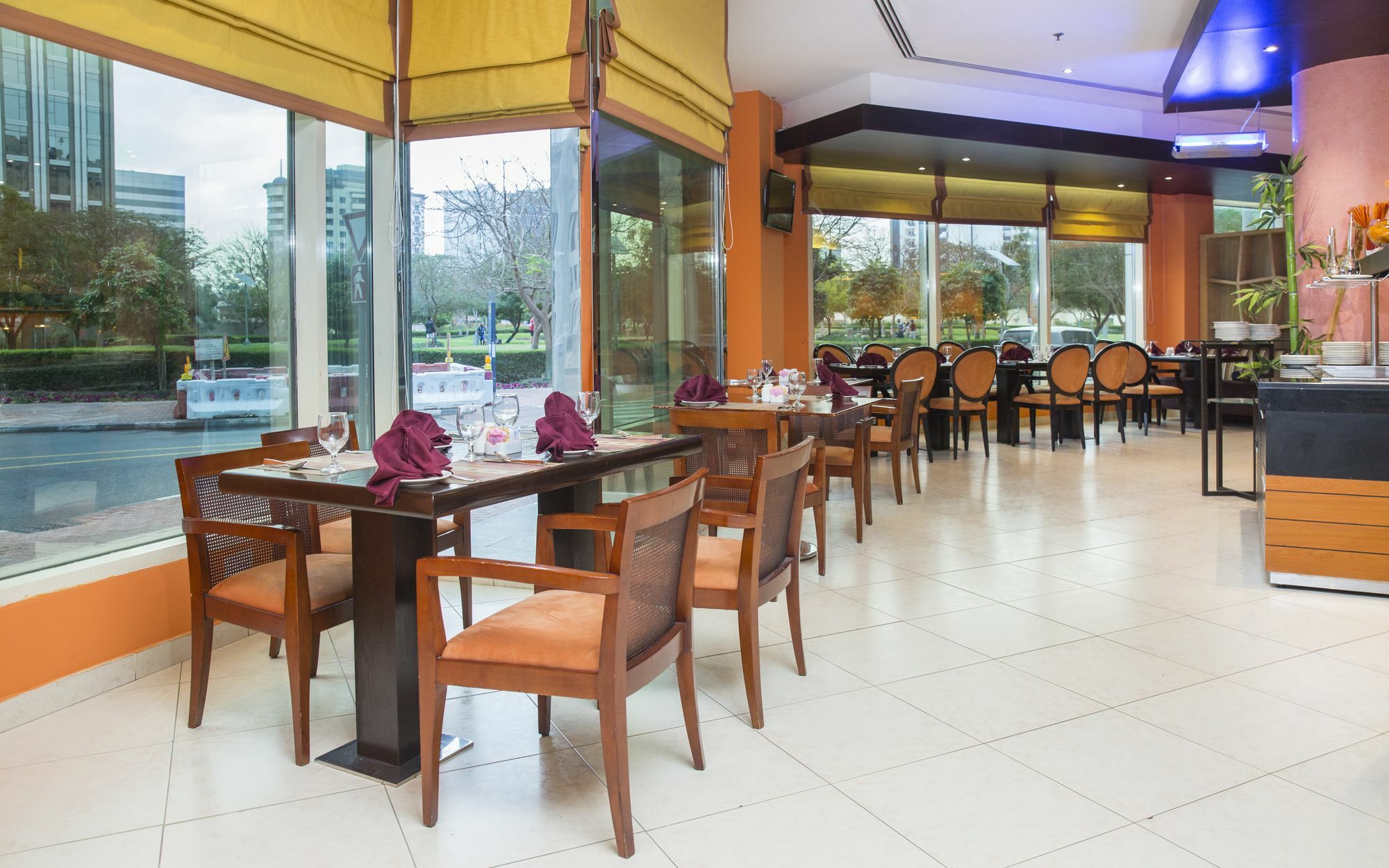 City Seasons Suites Dubai Bagian luar foto