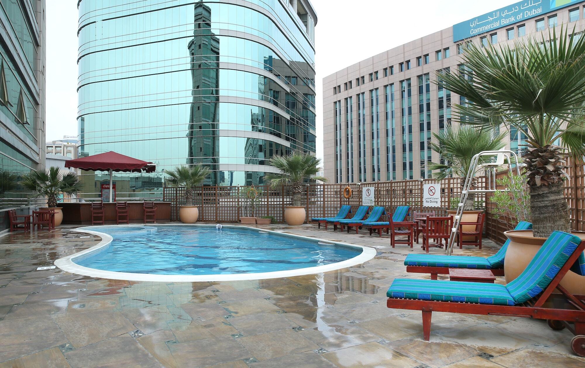 City Seasons Suites Dubai Bagian luar foto
